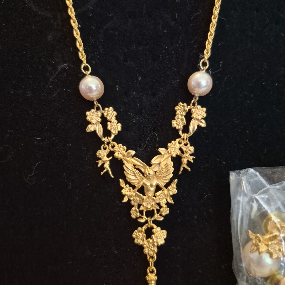 Angel Cherub 28-inch Necklace and Pierced Earring Set with Pearls - Picture 5 of 10